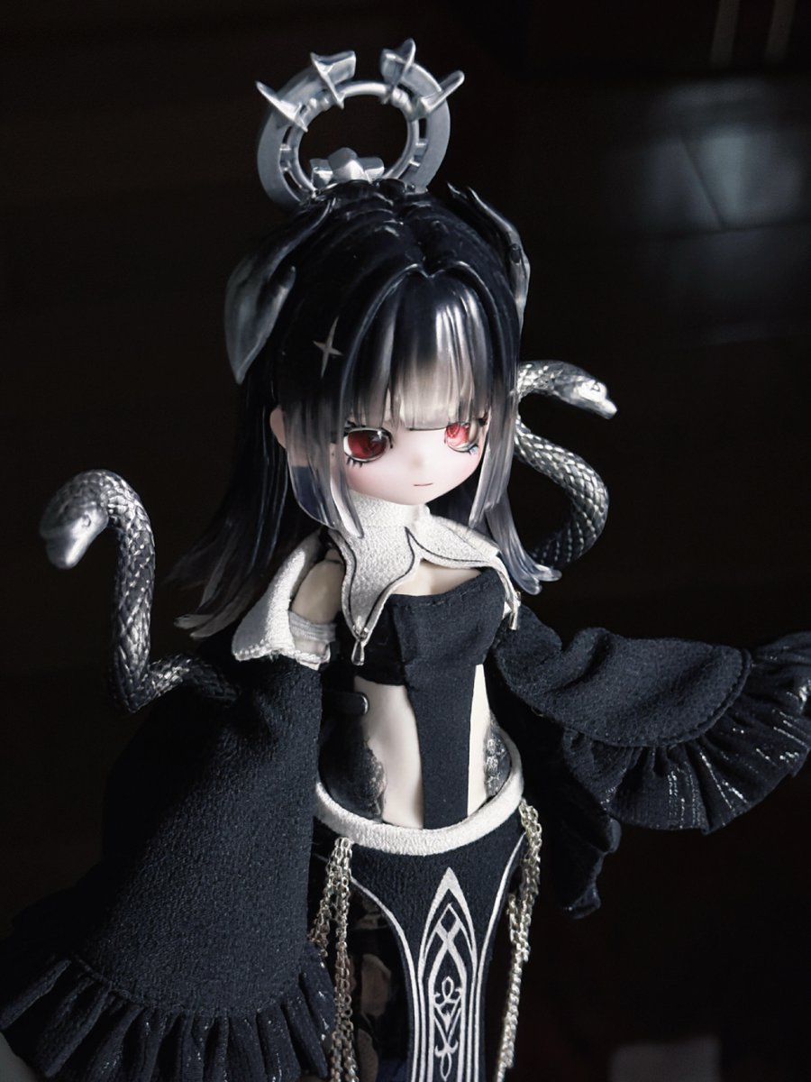 HappyEngineBJD's tweet photo. 銀灰色に染まった、インクのように漆黒の長い髪が滝のように流れ落ち、深紅の瞳には、光輪の冷たい輝きが映し出されている。🐍

銀色の蛇が彼女の袖に巻きつき、スカートからは鎖がぶら下がっている――信仰と禁忌は、ほんの紙一重の距離にある。

𝐋𝐮𝐥𝐮𝐞𝐥𝐟𝐬𝐭𝐨𝐫��� -𝐀𝐰𝐚𝐤𝐞𝐧𝐢𝐧𝐠 𝐍𝐚𝐭𝐮𝐫𝐞 𝐒𝐞𝐫𝐢𝐞𝐬 𝟏/𝟖 -𝐒𝐜𝐚𝐥𝐞 𝐁𝐉𝐃 𝐃𝐨𝐥𝐥
レギュラー6＋隠し1✨

rednote@浅_蒼
#bjd
#bjddoll
#blindbox