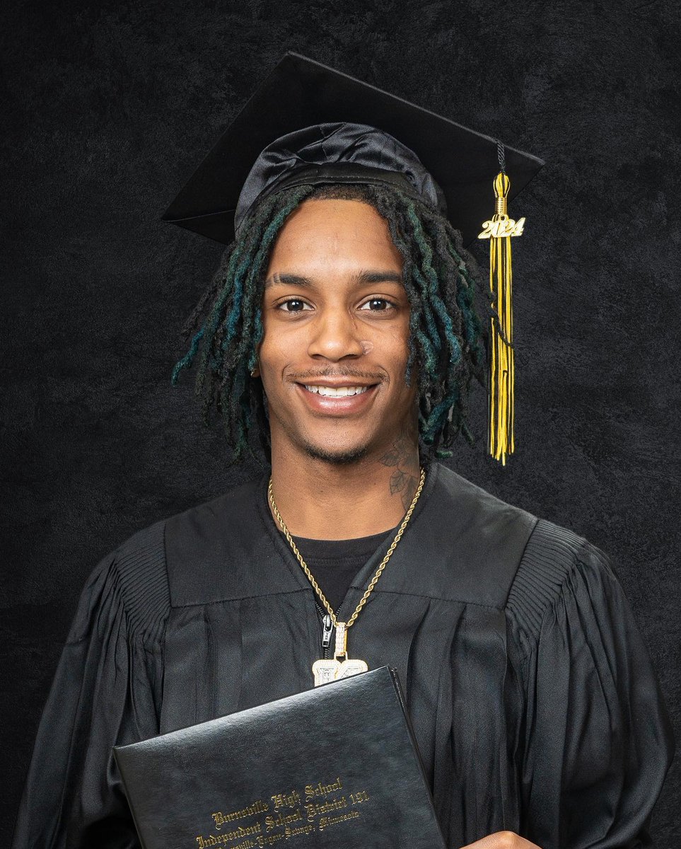 LeonelHauth's tweet photo. Class of ’24 https://t.co/rSoBuHmyl7