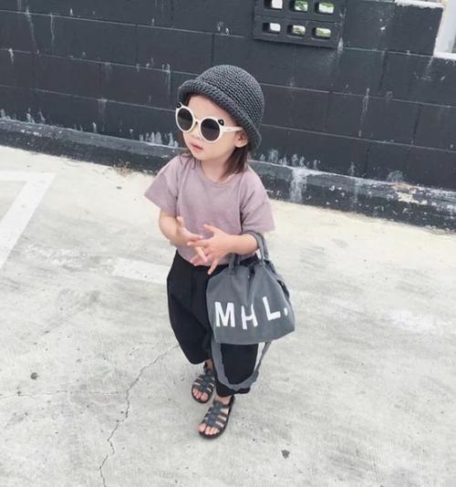 Pinkielee131's tweet photo. 🌞 🌂 🔥 The scent of eucalyptus in a steamy shower, leaves releasing oils like forest spa vapors. https://t.co/6S9ZW0a1Li