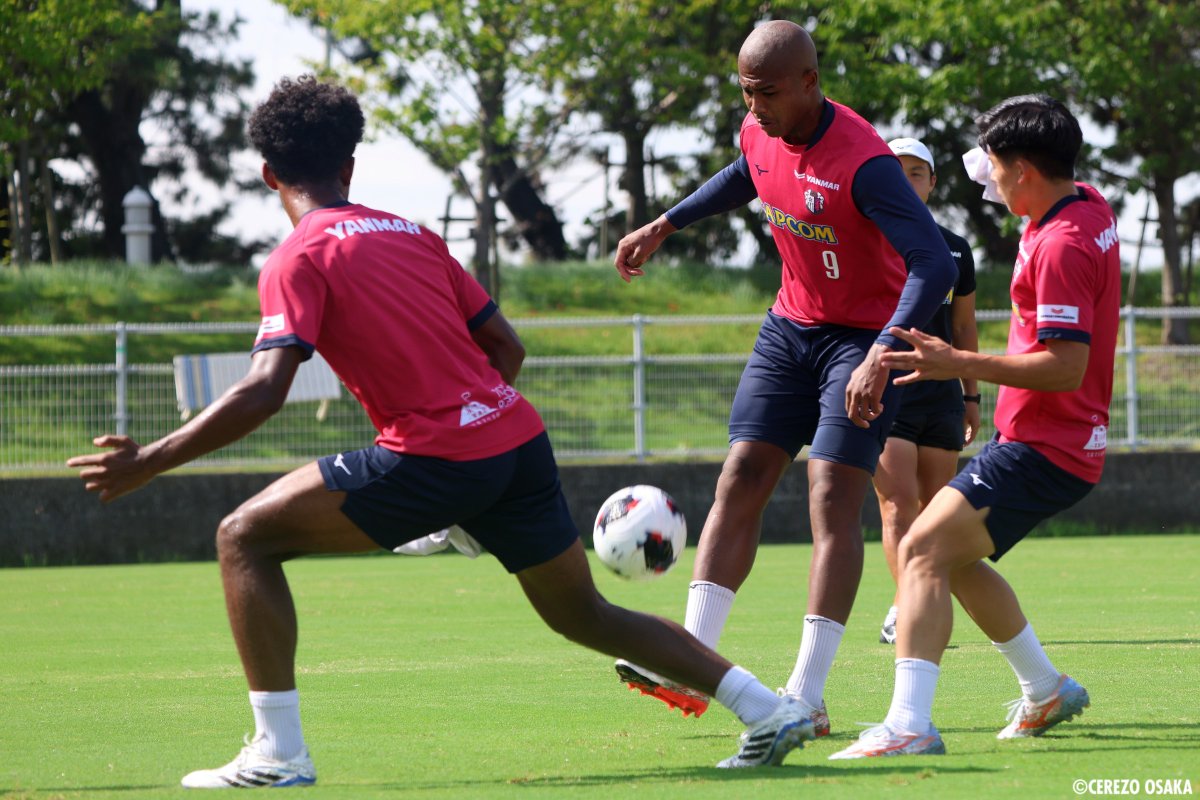 crz_official's tweet photo. 🌸Training Photo🌸

明日の #V・ファーレン長崎 戦に向けてトレーニング⚽
アウェイの地での一戦、共に熱く闘い抜きましょう🤝🔥

🏆明治安田Ｊ１リーグ第8節
🗓9/19（土）18:30KO
🏟PEACE STADIUM Connected by SoftBank

#セレッソ大阪 https://t.co/qyvhGcKc2f