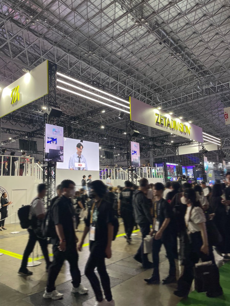 vegetableeee's tweet photo. ZETAブースはほしっぽラジオを観に行ったらステッカーもらった
トロフィーが展示されているのかなりアツい https://t.co/EMDfYjM8KK