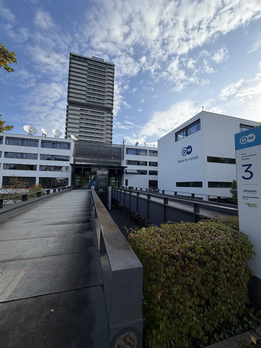 wanderwitz's tweet photo. Heute Sitzung Rundfunkrat @DeutscheWelle am Standort Bonn. Weltweit werden zunehmend, auch von Regierungen, Tatsachen verdreht, Fakten zu Meinungen degradiert, Lügen zu politischen Werkzeugen gemacht - die DW als Stimme der Freiheit aus Deutschland braucht es dringender denn je. https://t.co/4Nj1eZoZEu