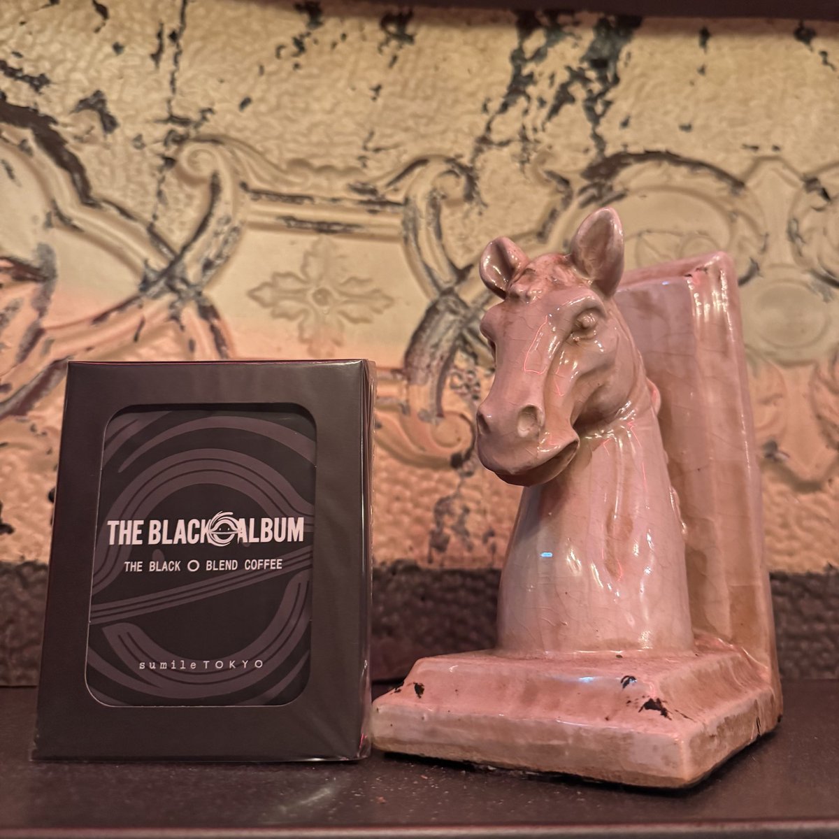 sumile2006's tweet photo. 「THE BLACK ◯ ALBUMコース」
sumile TOKYOでは、⁡
「THE BLACK ◯ ALBUM」の楽曲を
イメージしたツアー期間限定のコースが
ディナーにて開催中です。
残り4公演となり、今週末は
マリンメッセ福岡でのLIVEとなります。⁡
一緒にカンパイマーン♪しましょ。
特別な席で、特別なコース、特別な人と
ぜひ楽しいひと時をお過ごし下さい♡⁡

またコースをご注文いただいた方には限定のコースターをプレゼントしております。

皆様のご来店お待ちしております。

ご予約は電話のみの受付となりますのでご注意下さい。

03-5738-7139(店舗電話番号)
⁡
＜営業時間＞
●月曜日 ～ 土曜日
☆LUNCH／11:30 ～ 15:30 (L.O. 14:30)
☆DINNER／17:00 ～ 22:00 (L.O. 21:00)
●日曜日・祝日
☆LUNCH／11:30 ～ 15:30 (L.O. 14:30)
☆DINNER／17:00 ～ 21:00 (L.O. 20:00)
※火曜日 水曜日(定休日)
【住所】
東京都渋谷区神山町40-5 1F⁡

#奥渋グルメ
#渋谷ディナー
#女子会
#創作イタリアン
#THEBLACKALBUM