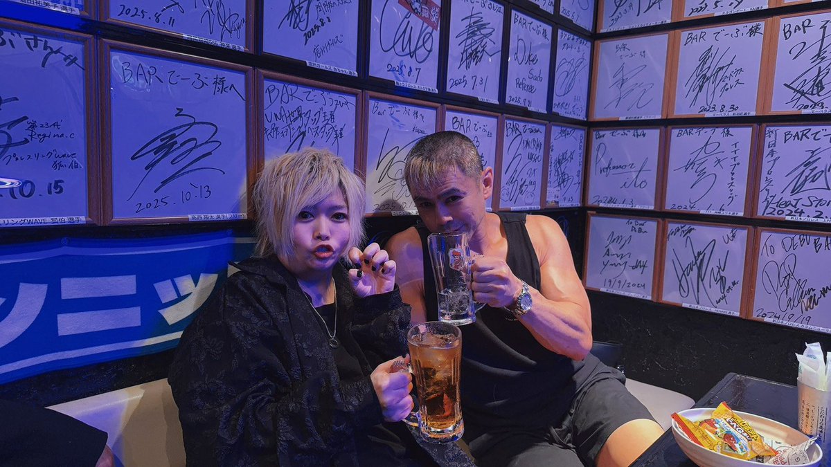 takam777's tweet photo. 札幌で去年出会ったA'ndeV(エンデヴィ)というグループのボーカル『ねこたろ』

昨夜ねこっちとイロイロ盛り上がる

来年春札幌大会出来たらねこっちにリングで歌ってもらう約束も❢

148センチしかなくて女の子みたいな可愛さをもつねこっち

10.2札幌でのLIVE行きたい方いませんか？ https://t.co/hF0Z59CH1z