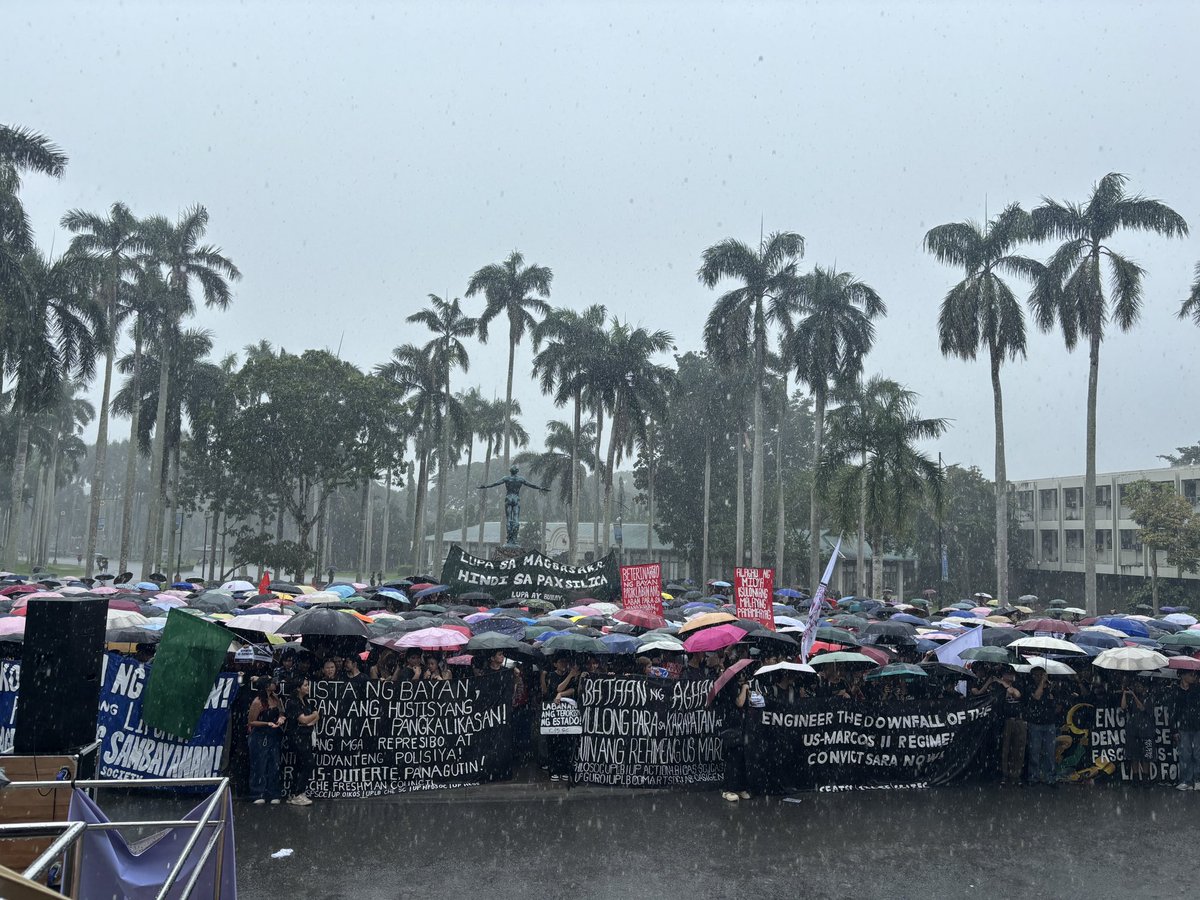 benok_castillo's tweet photo. Nagwalk out, inulan pero tuloy ang protesta laban sa budget cut, Pax Silica, Reframed GE at katiwalian ng rehimeng Marcos-Duterte! https://t.co/q9BXTcJEbN
