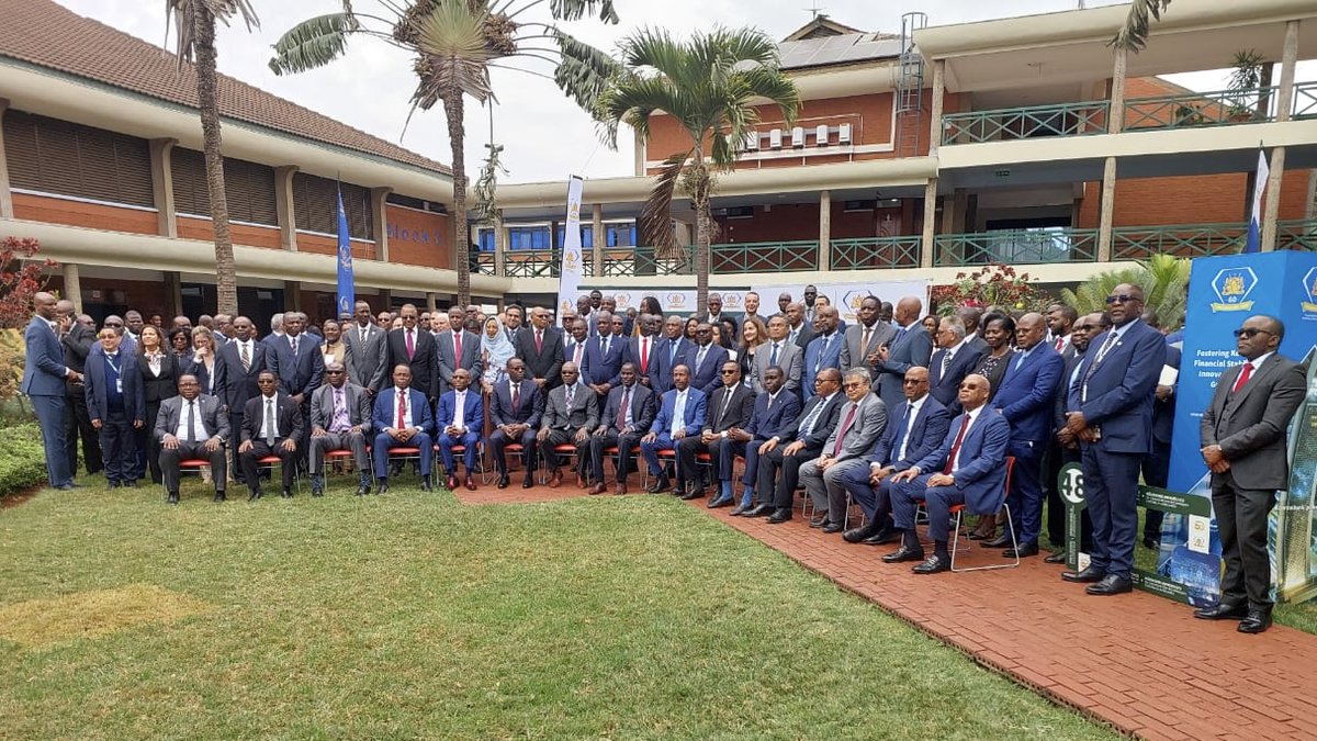 jckbrou's tweet photo. J’ai pris part, le 17 septembre 2026 à Nairobi (Kenya), au Symposium des Gouverneurs de l’Association des Banques Centrales Africaines (ABCA), organisé dans le cadre des Réunions annuelles de l’Association. Les échanges ont porté sur les expériences des banques centrales africaines et les enseignements susceptibles de soutenir le processus d’intégration monétaire du Continent.

À cette occasion, j’ai partagé l’expérience de l’UEMOA en matière de cadre de politique monétaire unifié pour des économies hétérogènes, de surveillance multilatérale, de discipline budgétaire et de gestion des chocs asymétriques.

J’ai par ailleurs, mis en exergue plusieurs enseignements tirés de l’expérience de l’UEMOA, notamment le rôle de l’adoption d’un pacte de convergence, de stabilité, de croissance et de solidarité ainsi que la suppression des financements monétaires directs. Il a également été relevé que la mutualisation des réserves de change et l’existence d’un marché financier unique constituent des amortisseurs de chocs asymétriques.

#JeanClaudeKassiBrou #BCEAO #UMOA #UEMOA #ABCA #BanquesCentrales #PolitiqueMonetaire #IntegrationMonetaire