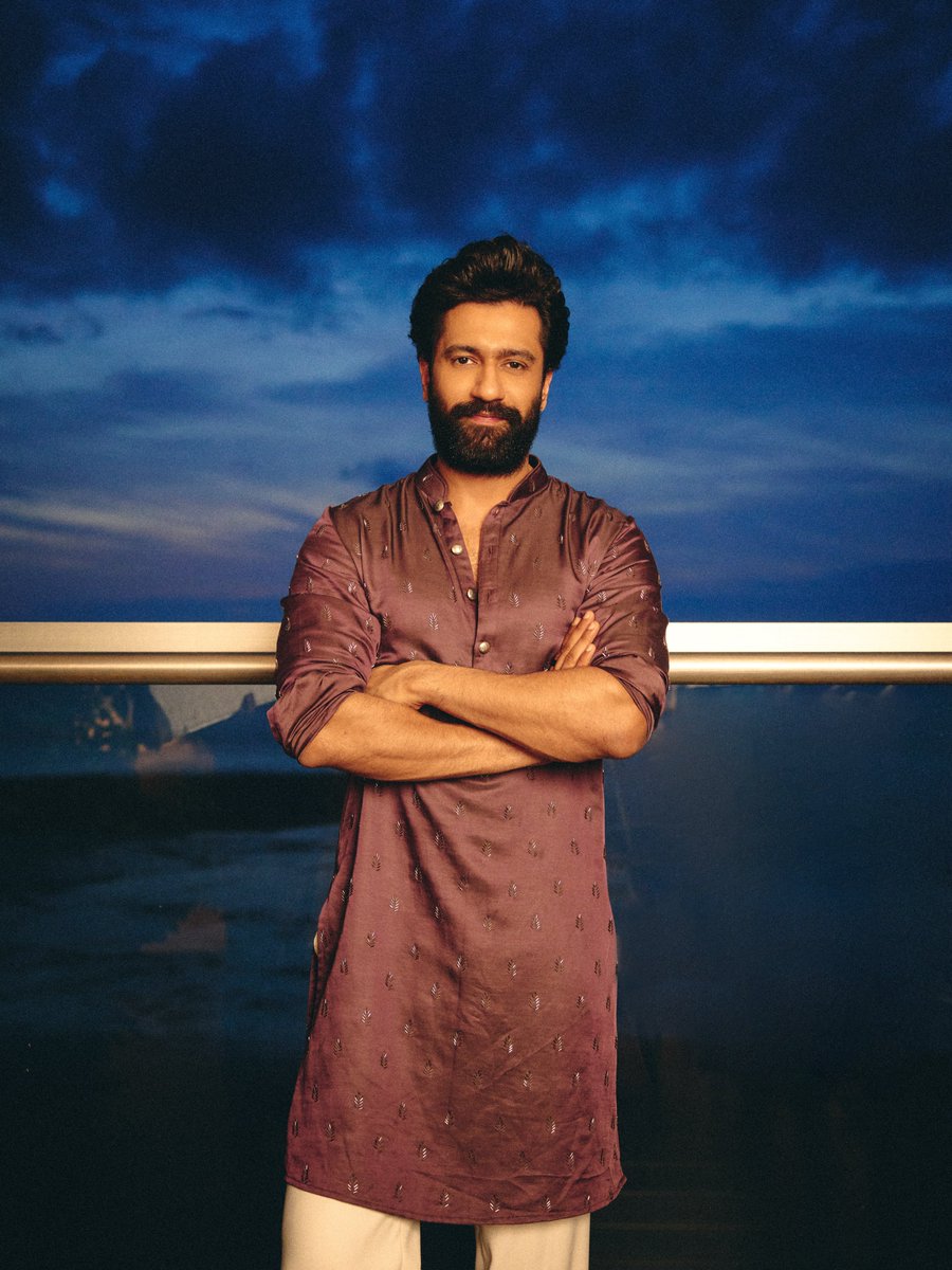 VickySupremacy's tweet photo. Handsome hunk 🥵

Vicky Kaushal from Ganapati celebration ✨
#VickyKaushal https://t.co/nr1OIVK8As
