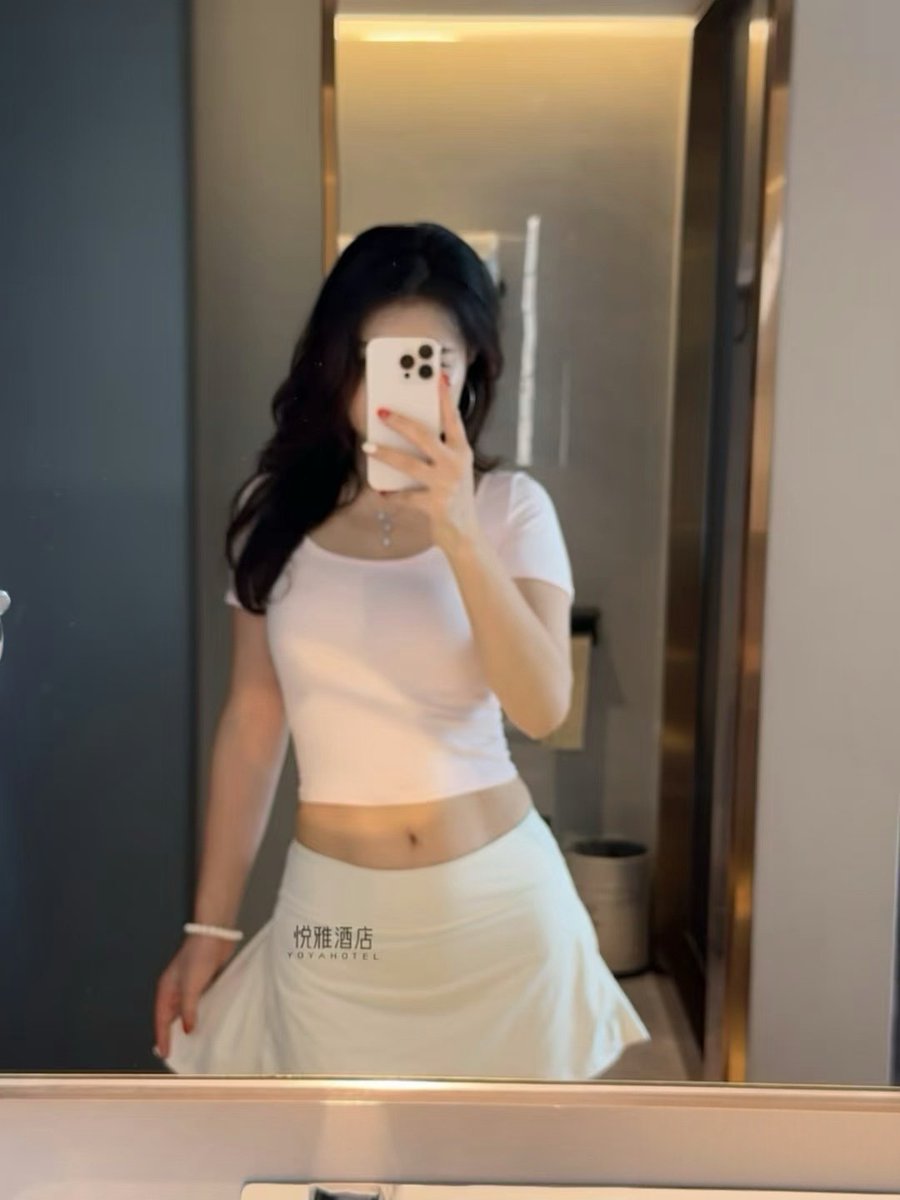 ZaniboniFelix's tweet photo. 今日同事問我點樣保養，話我睇落完全唔似四十歲㗎😂
你哋覺得我似幾多歲呀哈哈 https://t.co/Zz5XUDVslJ