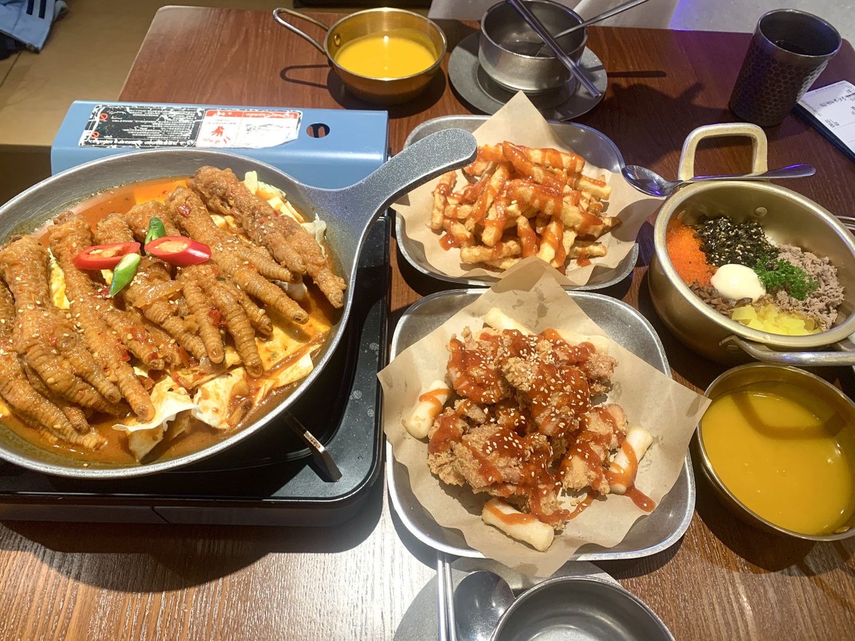 MaraHal1204's tweet photo. The warmth brought by food never expires. #WarmFood #ComfortFood https://t.co/0j3JDAX8IX