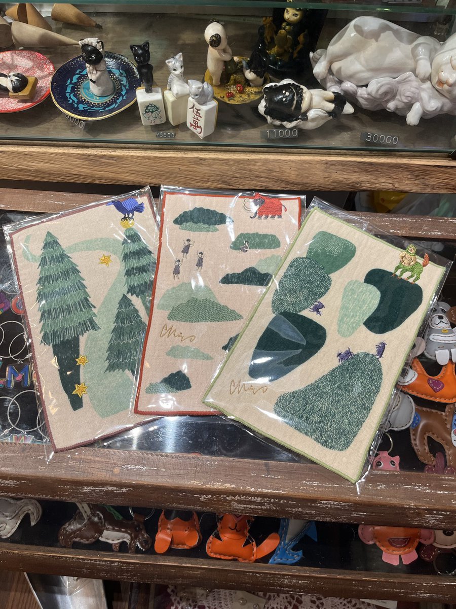 element5429's tweet photo. イラストレーター森田MiWさんの不思議な絵と飛び出す刺繍が可愛いタオルハンカチに新作登場🤩
今回もケンタウルス、マンモス、ヤタガラスという渋いモチーフがたまりません😆
友達やご家族へのプレゼントにいかがでしょう🎁
#高松市
#北浜アリー
#雑貨屋
#森田miw
#moritamiw https://t.co/FxuilOu2AQ