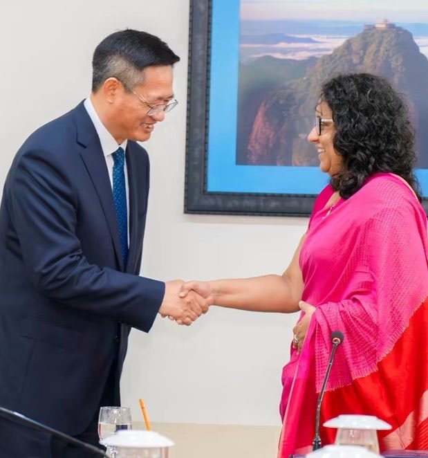 SriLankaTweet's tweet photo. PM Harini Amarasuriya met China’s newly appointed Ambassador Wei Huaxiang at Temple Trees, discussing stronger bilateral ties 🇱🇰🇨🇳 ahead of the 70th anniversary of diplomatic relations in 2027, school uniform assistance, digital education and scholarships for Sri Lankan students.

@Dr_HariniA @ChinaEmbSL 

China-Sri Lanka Cooperation Discussed Ahead of 70th Anniversary

Prime Minister Harini Amarasuriya held discussions with China’s newly appointed Ambassador to Sri Lanka, Wei Huaxiang, at Temple Trees on September 16.

The talks focused on strengthening bilateral cooperation ahead of the 70th anniversary of diplomatic relations in 2027, including a 3–5 year plan for the timely provision of school uniforms, support for digitalising education, and scholarship opportunities for Sri Lankan students.