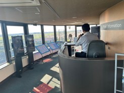 aeromuseum3416's tweet photo. 【お知らせ】
昨年好評をいただきました「航空管制官による航空機離着陸等の実況解説」を9月27日（日）に開催致します。
現役の航空管制官が、博物館の5階で離着陸の実況解説や管制業務に関する説明を行います。
ご来館をお待ちしております。
#航空科学博物館
#aeromuseum
#空の日 https://t.co/xCQ34lfn5I