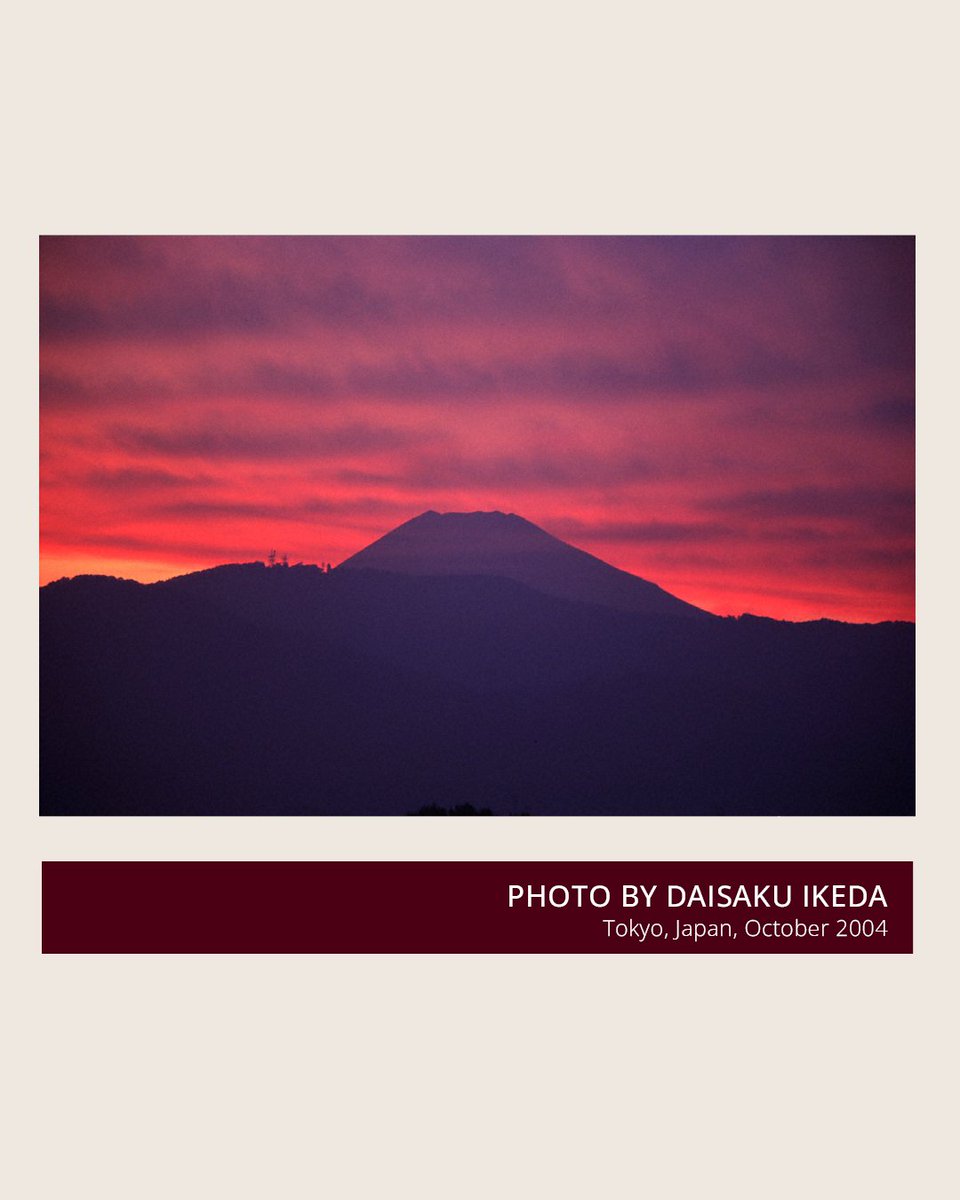 daisakuikeda_of's tweet photo. “Unless we view things with our hearts, we can see nothing. But if we look at the world with a love of life, it will reveal its beauty to us.”—Daisaku Ikeda
[Ikeda Daisaku zenshu (The Complete Works of Daisaku Ikeda), vol. 122]

As autumn colors deepen in the north and spring begins to unfold in the south, the equinox invites us to pause and notice the beauty in the changing seasons. 🍁🌸

📷Cover photo: Daisaku and Kaneko Ikeda, Shizuoka, Japan, December, 1988
#Autumn #DaisakuIkedaQuotes #PeaceThroughDialogue