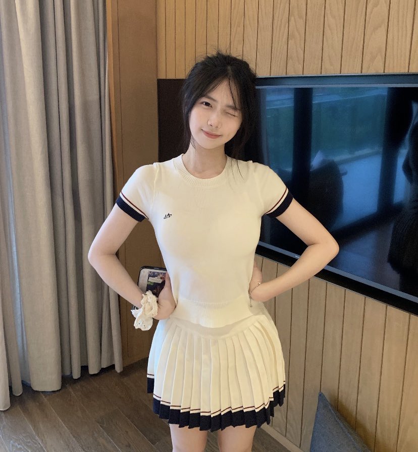 ashrigiriwarr's tweet photo. 有人意淫我吗？本人06女大166 48kg
我給你发...不开玩笑 https://t.co/COcGQyaucB