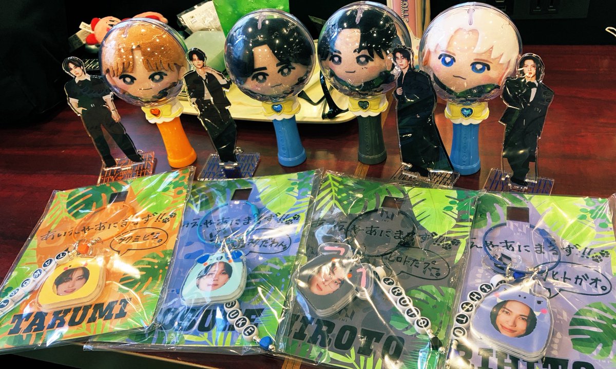 enp_812's tweet photo. 昨日はJ以外のアイドルを初めて見る友達と連番したんだけど、毎回そうだから麻痺してたけどドームでライブ出来るのって当たり前じゃないんだね、MC感動したって言ってくれて泣けた🤦‍♀️
これからの11人の未来も明るいものでありますように、チームイニミニこれからも一緒に進んでいこうね！だいすき！ https://t.co/LrULrNzoFW