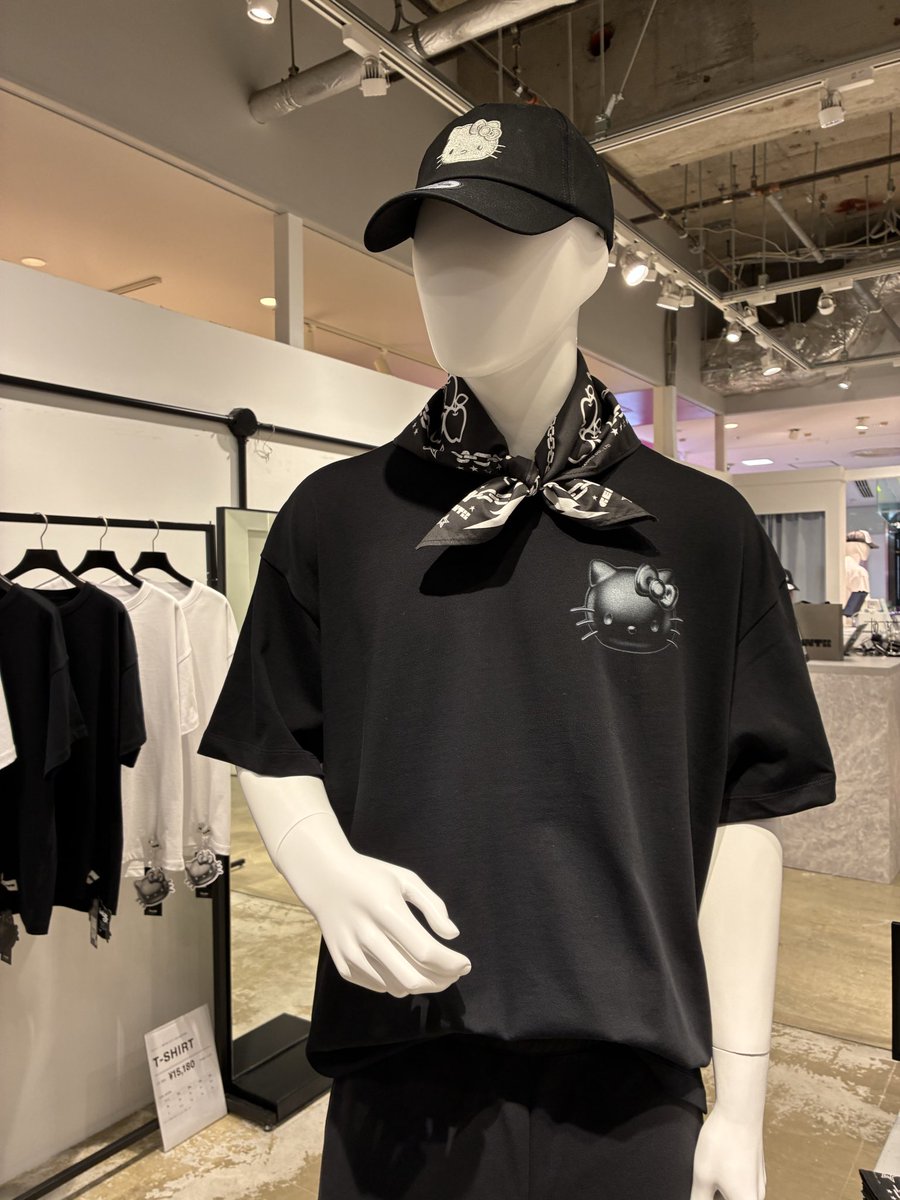 skzw_tm's tweet photo. GENTii Popup store ✨

楽し��に��ていたポップアップストア
キティちゃんかわいい＆かっこよかった♡
黒キティちゃん早速つけてみた☺️

#GENTii #ラフォーレ原宿　#サンリオ https://t.co/PZF8075EQd