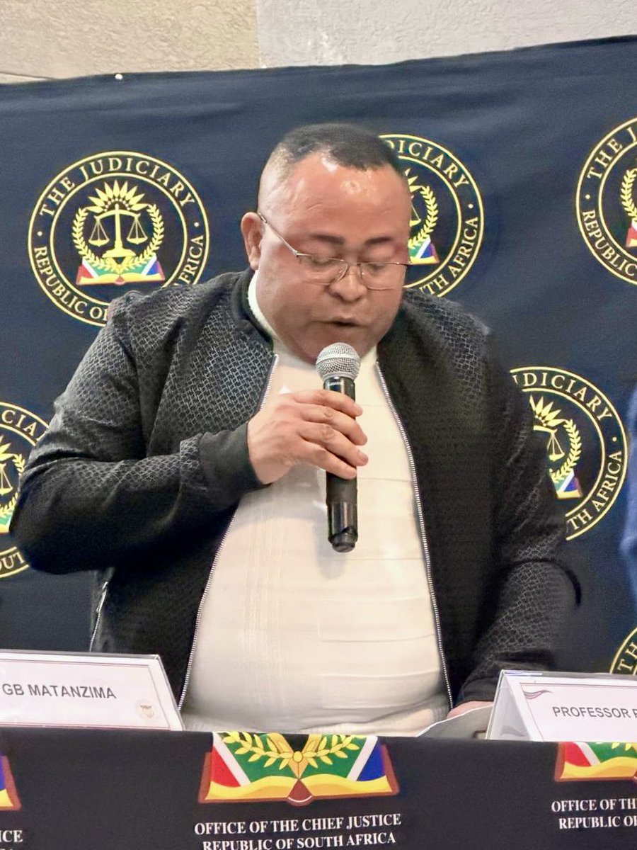 OCJ_RSA's tweet photo. Professor P S Masume welcomes stakeholders to the School of Law at Walter Sisulu University (WSU), Mthatha, for the Land Court Stakeholders Engagement Session.
#LandCourt #LandRestitution #JudiciaryRSA #OCJ https://t.co/ZmzJHAqsPd