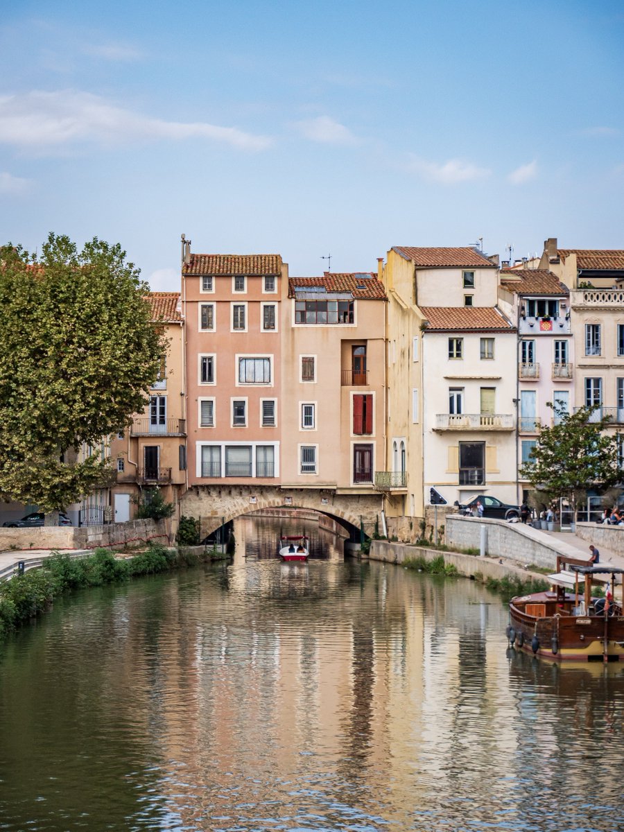 tgvinoui_esp's tweet photo. Like si a ti también te encanta pasear por el Canal de la Robine cada vez que llegas a Narbona. 👍
¡Es el lugar perfecto para sumergirse en ambiente de la ciudad y sentirse como un verdadero Narbonnais! 😊

#narbona #descubrenarbona #turismonarbona #tgvinoui https://t.co/mxzlqk2QIR