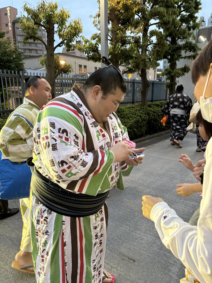 Murakyami23's tweet photo. 熱海富士関にサイン頂けました。
熱海富士関ありがとうございます。

#熱海富士 https://t.co/mE9lonQZyX