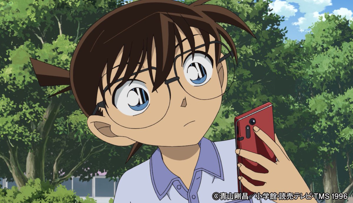 conan_file's tweet photo. 駅で園子姉ちゃんと待ち合わせをしてた蘭姉ちゃんは、カットモデルをやらないかって美容室の男の人に声を掛けられたんだって!
それで園子姉ちゃんに連絡したあと、蘭姉ちゃんがその美容室が入ってるビルを見たら、窓の向こうで人が倒れる瞬間を見たんだって!
急いで現場の部屋に行くと、そこには…!?

TVオリジナル
「目撃者、毛利蘭」は、
9月19日(土)よる18:00～放送だよ!