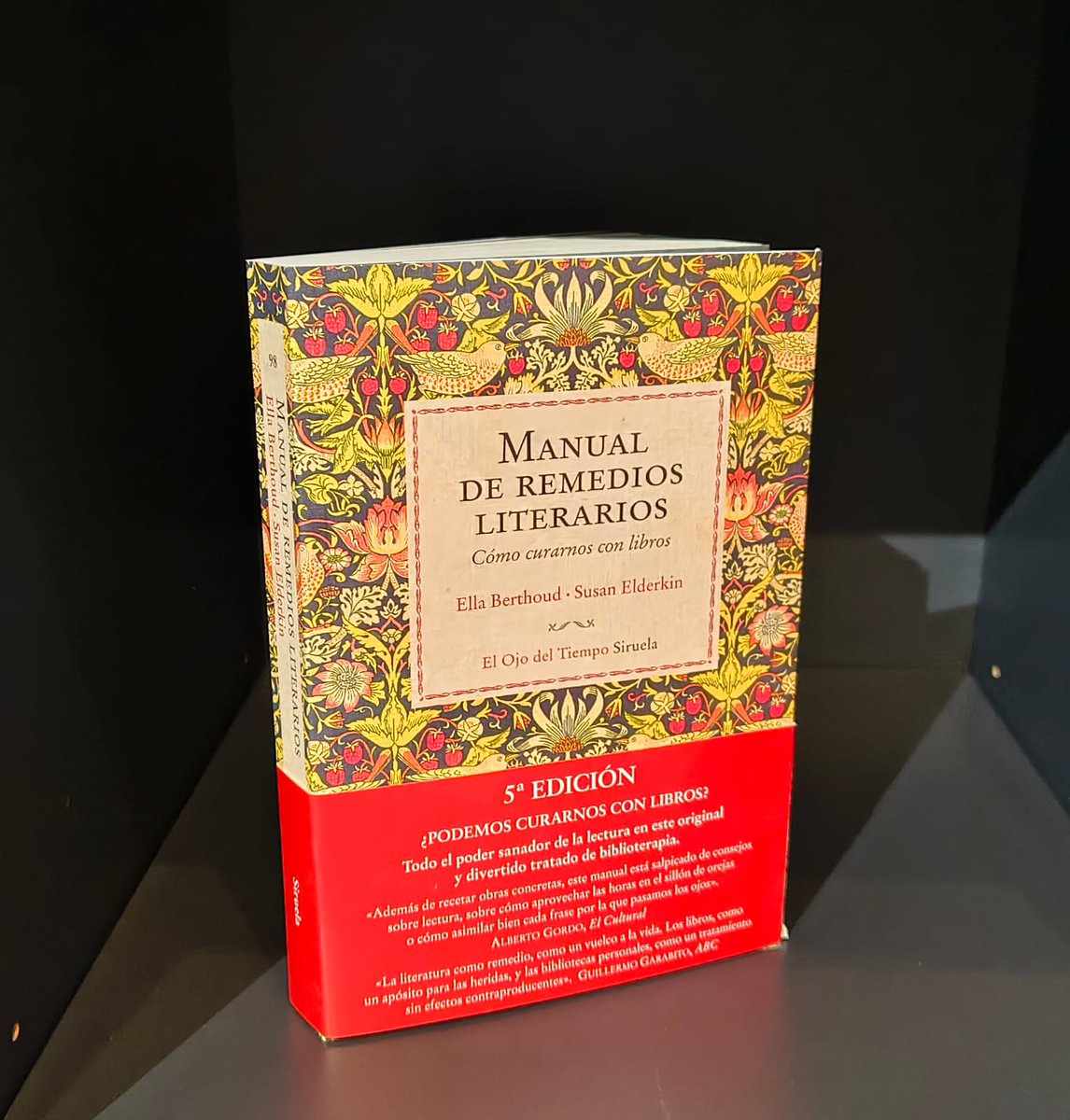 edicionesiruela's tweet photo. 📢 ¡¡MANUAL DE REMEDIOS LITERARIOS llega a la 5ª edición!!

📙 Nos alegra mucho ver cómo ese precioso libro sobre el poder curativo de los libros llega cada vez a más lectores.

¡Seguimos!

https://t.co/QpYdwEkHPs https://t.co/0iX24EebHK