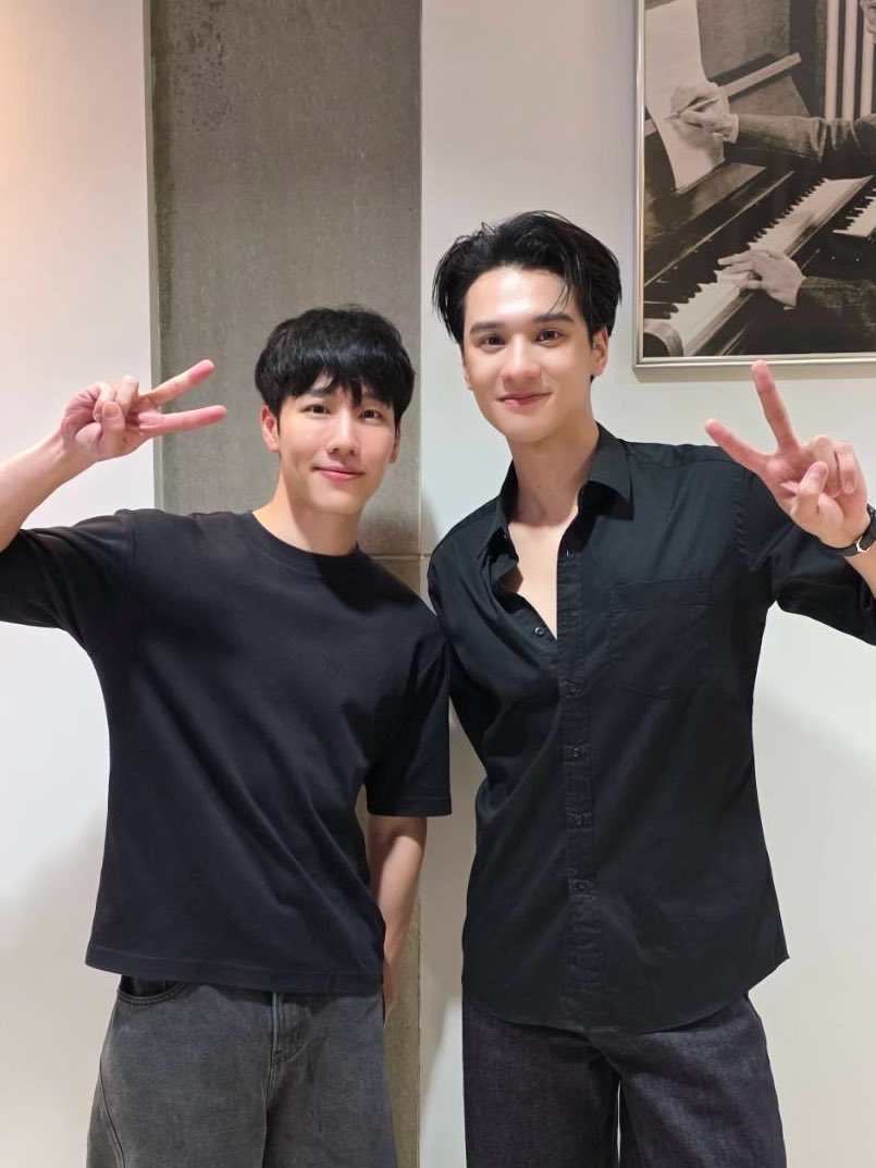 atimeshowbiz's tweet photo. อเมริกาโน่คั่วกล้าม  มัทฉะลาเต้ยิ้มหวาน 
สวนสนามกันที่ห้องซ้อม🎤✨

@warwanarat @harit_keng 

#ROOKIEDIVOSCONCERT
#ATIMESHOWBIZ https://t.co/v6PXQVYERE