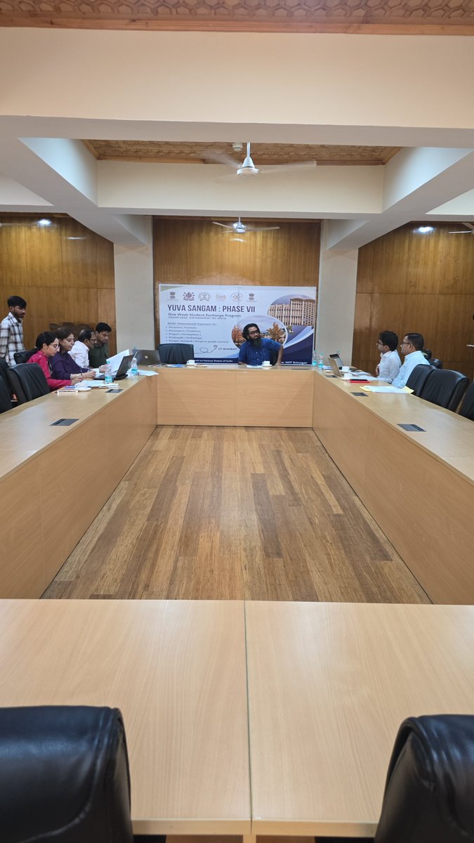 ebsbnitsri's tweet photo. Screening of Yuva sangam completed 
#yuvasangamphase7 #jammukashmir #ladakh https://t.co/r1u9tAUSz8