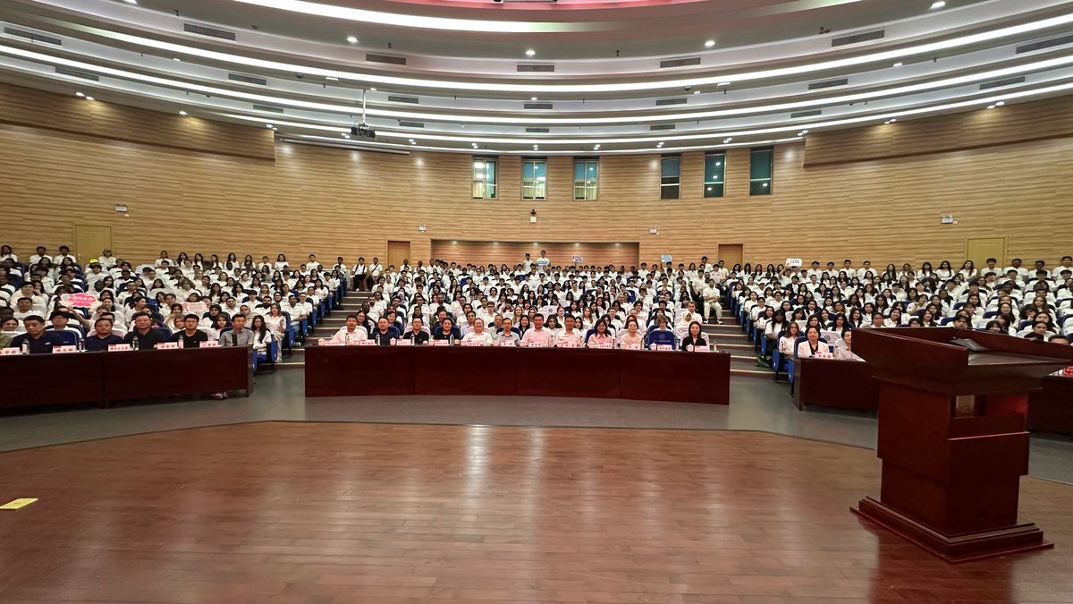 KhaleejMag's tweet photo. Class of 2026 international students were welcomed at Wuhan University. https://t.co/s6jfbiL28N