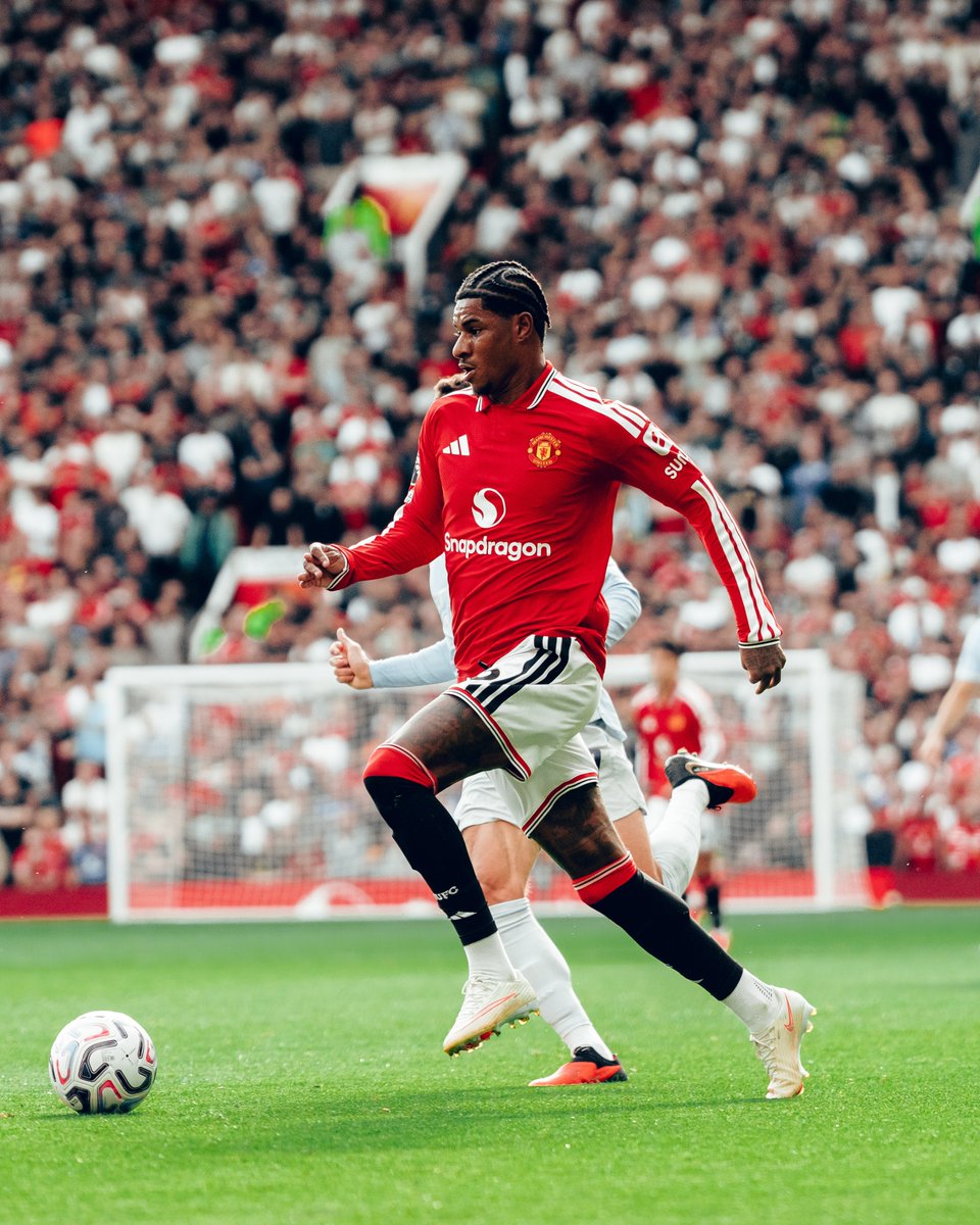 ManUtd's tweet photo. Congrats, Reds 👏

Kobbie and Marcus have been named in the latest England squad 🏴󠁧󠁢����󠁮󠁧󠁿