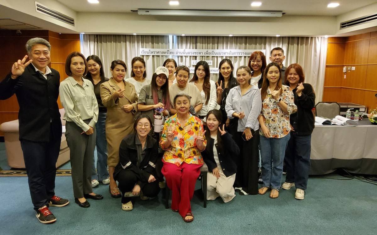 pameilinforwork's tweet photo. สิ่งที่แม่เต่าชอบที่สุด คือ เวลาผู้เรียนเริ่มอ่านพื้นชะตาของตัวเองได้ด้วยตัวเอง💗

จากหลักการที่เรียนในห้อง 👉🏻 เชื่อมโยงกับเรื่องราวในชีวิตจริงจนแต่ละคนเริ่มมองเห็น+เข้าใจตัวเองผ่านพื้นชะตาของตัวเองและคนรอบตัวได้มากขึ้น👩‍❤️‍👨 และช่วยเตรียมตัวรับมือกับสิ่งต่างๆ ที่จะเกิดได้ดีขึ้น https://t.co/9UvQ1q3ZPg