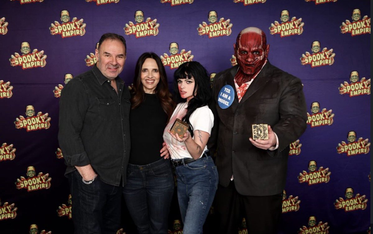 spookyhellion's tweet photo. happy hellraiser anniversary to one of the most disturbing, beautiful, and unforgettable horror films ever made. ⛓️🩸 https://t.co/EgdgWMYKsM