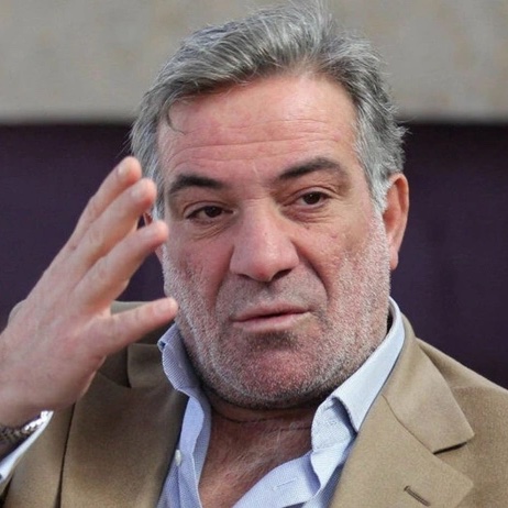 bosunatiklama's tweet photo. Kadir İnanır'ın yeğeni Levent İnanır:

▬ Dayım bırakın bir kol saatini, bir kravat dahi bırakmamış. Bunu yapacağına asla ihtimal vermem.

▬ Sağlıklıyken verdiği bir karar değil, rahatsızlığı döneminde yenilenmiş vasiyeti.

▬ Bütün filmlerinin teliflerini, hatta dedemden kalan bazı miras paylarını bile Jülide Kural'a devretmiş.

▬ Elbette Jülide Hanım'a bir şeyler bırakması bizi üzmez ama aile bağlarını önde tutan Kadir İnanır'ın tüm soy geçmişine bir kravat dahi bırakmaması dünya görüşüne uygun değil.

▬ Ekonomik mirasta da değiliz, ailenin tamamen bertaraf edilmesine kızgınız. Dolayısıyla hukuki yollara başvuracağız.