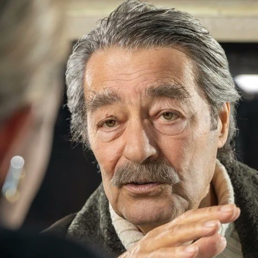 bosunatiklama's tweet photo. Kadir İnanır'ın yeğeni Levent İnanır:

▬ Dayım bırakın bir kol saatini, bir kravat dahi bırakmamış. Bunu yapacağına asla ihtimal vermem.

▬ Sağlıklıyken verdiği bir karar değil, rahatsızlığı döneminde yenilenmiş vasiyeti.

▬ Bütün filmlerinin teliflerini, hatta dedemden kalan bazı miras paylarını bile Jülide Kural'a devretmiş.

▬ Elbette Jülide Hanım'a bir şeyler bırakması bizi üzmez ama aile bağlarını önde tutan Kadir İnanır'ın tüm soy geçmişine bir kravat dahi bırakmaması dünya görüşüne uygun değil.

▬ Ekonomik mirasta da değiliz, ailenin tamamen bertaraf edilmesine kızgınız. Dolayısıyla hukuki yollara başvuracağız.