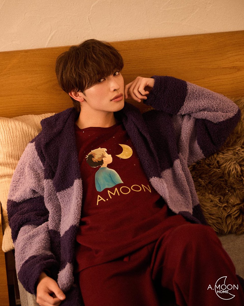 a_moon_official's tweet photo. 𝘈.𝘔𝘖𝘖𝘕 𝘏𝘖𝘔𝘌 𝟤𝘕𝘋 𝘊𝘖𝘓𝘓𝘌𝘊𝘛𝘐𝘖𝘕🛏🕯

寒さが深まるこれからの季節に寄り添う、あたたかく心地よいひとときを届けたいという想いを込めたA.MOON HOME 2ND COLLECTION🌕

A.MOON HOMEは、増子敦貴自身の「おうち時間をより充実させたい」、そしてファンの皆さんにも、日々の中でよりリラックスできる時間を提案したいという想いから誕生しました。

先行期間限定の特典も🎁
ぜひお見逃しなく！

🌙販売スケジュール
先行販売期間：2026年9月17日（木）12:00～9月25日（金）23:59

🌙先行販売期間限定の特典
①先行販売期間内に商品をご購入いただいた方全員に増子敦貴本人によるA.MOON HOME 2ND COLLECTIONの発売を記念したソロイベントへご招待。
②先行販売期間内に商品をご購入いただいた方全員に、ブランドオリジナル“ステッカー”をプレゼント。
③先行販売期間内に商品をご購入いただいた方全員に抽選で5名様へ、増子敦貴直筆サイン入り“チェキ”をプレゼント。
④15,000円（税込）以上ご購入いただいた方に、直筆プリントメッセージ・サイン入り“コレクションブック”をプレゼント。
⑤25,000円（税込）以上ご購入いただいた方に、ブランドオリジナル“ミニクッション”をプレゼント。
⑥先行販売期間限定のお得なセットあり。

🔗https://t.co/42O7Y1wnA7

@atuki_mashiko
#AMOON #増子敦貴