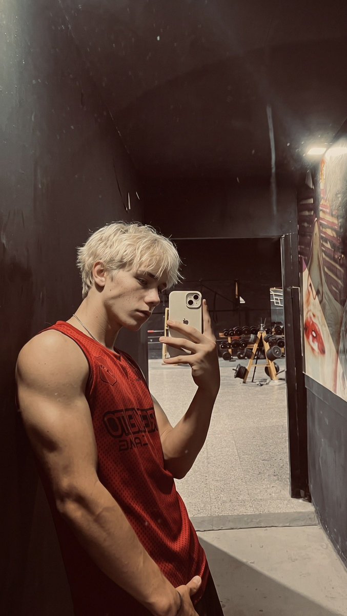 Tomssportside's tweet photo. Nothing gets me going like a hard workout🏳️‍🌈😼 https://t.co/xxrE4ZvzpB