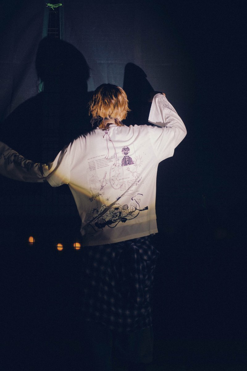 natori_office's tweet photo. 【受注販売アイテムのお知らせ】

ONE-MAN LIVE TOUR「行進」
グッズラインナップに、明日19日より受注限定でロンTeeが追加となります。

■natorium-archive Layered long T-shirt

なとり / natorium.で過去に制作したグッズアイテムのイラストアートワークを使用、再構築し、オリジナルデザインのヴィンテージ風レイヤード ロンTeeにしました。

【受注販売 受付期間】
🕕9/19(土)18:00～12/7(月)23:59

販売細則は商品ページをご覧ください。
📎https://t.co/4rUr9ukpBZ

9/22(火)ツアー東京公演より ツアー各地物販スペース内にて商品サンプルを掲出しますので、ご来場の方はぜひご覧ください。

#natorium_style