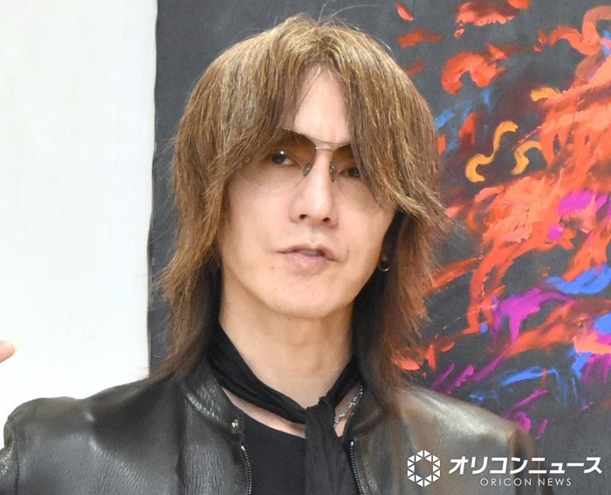 oricon's tweet photo. LUNA SEA＆真矢さん
“故郷”秦野市に100万円寄付
https://t.co/smiBAyWDXH
⠀
バンドの公式Xでは、「本日、故郷『秦野』に、真矢とLUNA SEAの想いを届けさせていただきました。今年も『秦野たばこ祭』を、共に盛り上げていきましょう！#秦野 #秦野たばこ祭 #真矢 #LUNASEA」と伝えられた。
⠀
また秦野市の公式Xでも、SUGIZOと真矢さんの妻である石黒彩が秦野市役所を訪れたことが伝えられ、秦野市長との3ショットも披露されている。