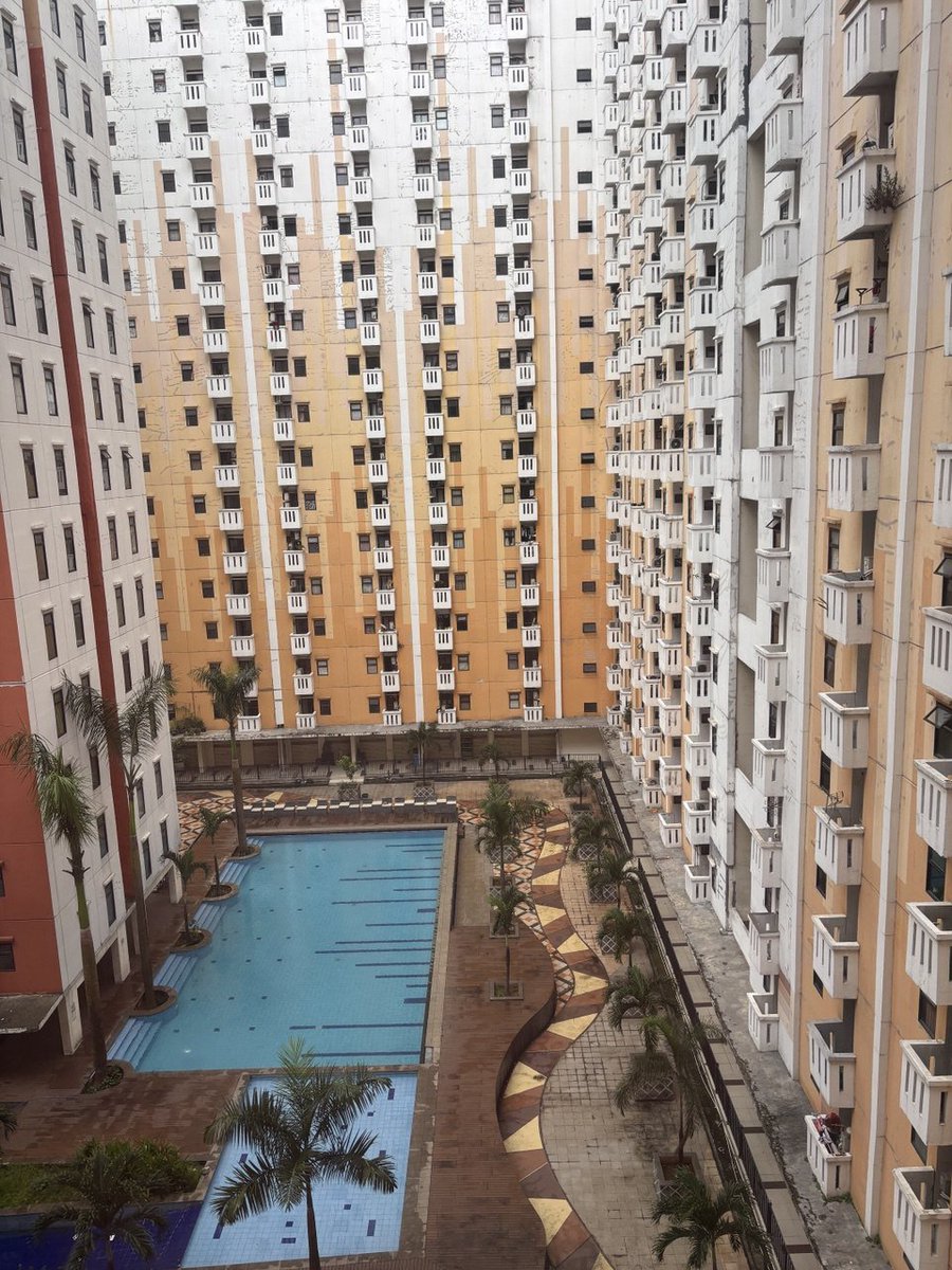 ice_semmanmu's tweet photo. Hotel rasa apartemen atau apartemen rasa hotel 

Sepi banget padaha lokasinya di tengah kota Bekasi https://t.co/KCLBfSgGNq