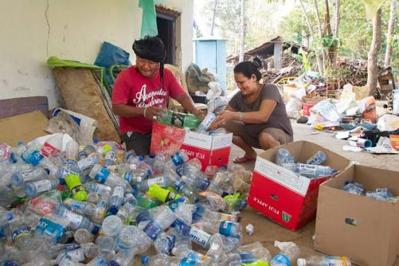 TechnoServe's tweet photo. From reducing waste to finding new value in what might otherwise be thrown away, our clients are showing what’s possible. 🌍 https://t.co/BM9iucQler