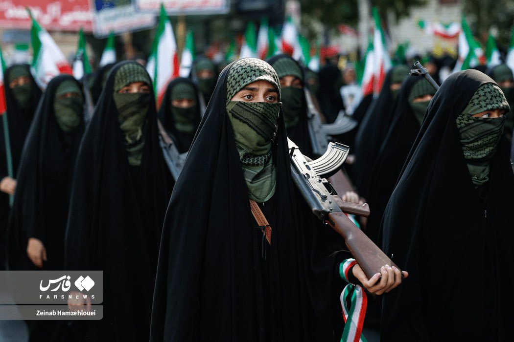 Hydikm's tweet photo. "فدائيي ايران" يستعرضون في شوارع طهران https://t.co/sJ1InDrE6i