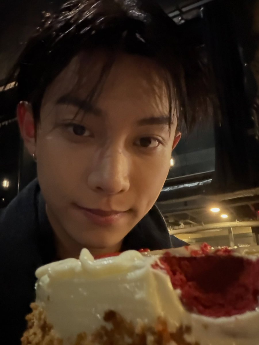 riulkm's tweet photo. ⠀
⠀ ⠀                  ( happy birthday to me )
⠀ https://t.co/panc9JCHnM