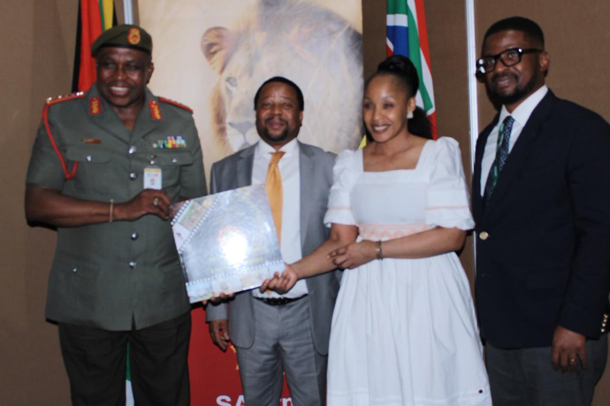 SANDF_ZA's tweet photo. Forging Bonds Beyond Borders || SA Army Strengthens International Relations at Africa Aerospace and Defence - AAD 2026.
https://t.co/R6LQvWmEWW
πΏπ¦#SANDF
πΏπ¦#SAArmy
π¦#PrideOfLions
πΏπ¦#AAD2026 https://t.co/4g9yIuzQuL