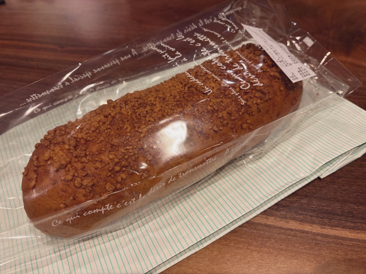 Nochi_2026_'s tweet photo. 9/18（金）本日限定のお通し🍞
いつも、美味しいお通しのクッキーを焼いてくださっているLa glycine（ラ・グリシーヌ）さんから、予約限定パン『パン・オ・フリュイ・セック』がやってきました〜〜〜🍞

なんと、焼きたてです♨️
ウイスキーのお供にぜひ❗️🥃 https://t.co/zzr2aTuMuB