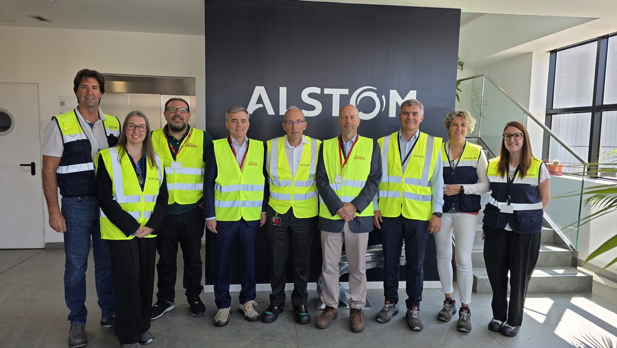 Alstom_es's tweet photo. @MLOeste y @Alstom_es continúan trabajando conjuntamente para mejorar la calidad, fiabilidad y seguridad del servicio. Directivos del operador visitaron el centro de Alstom en Pinto donde se está haciendo la revisión de los 27 tranvías Citadis de la flota de MLO. 

¡Juntos seguimos impulsando la movilidad sostenible!