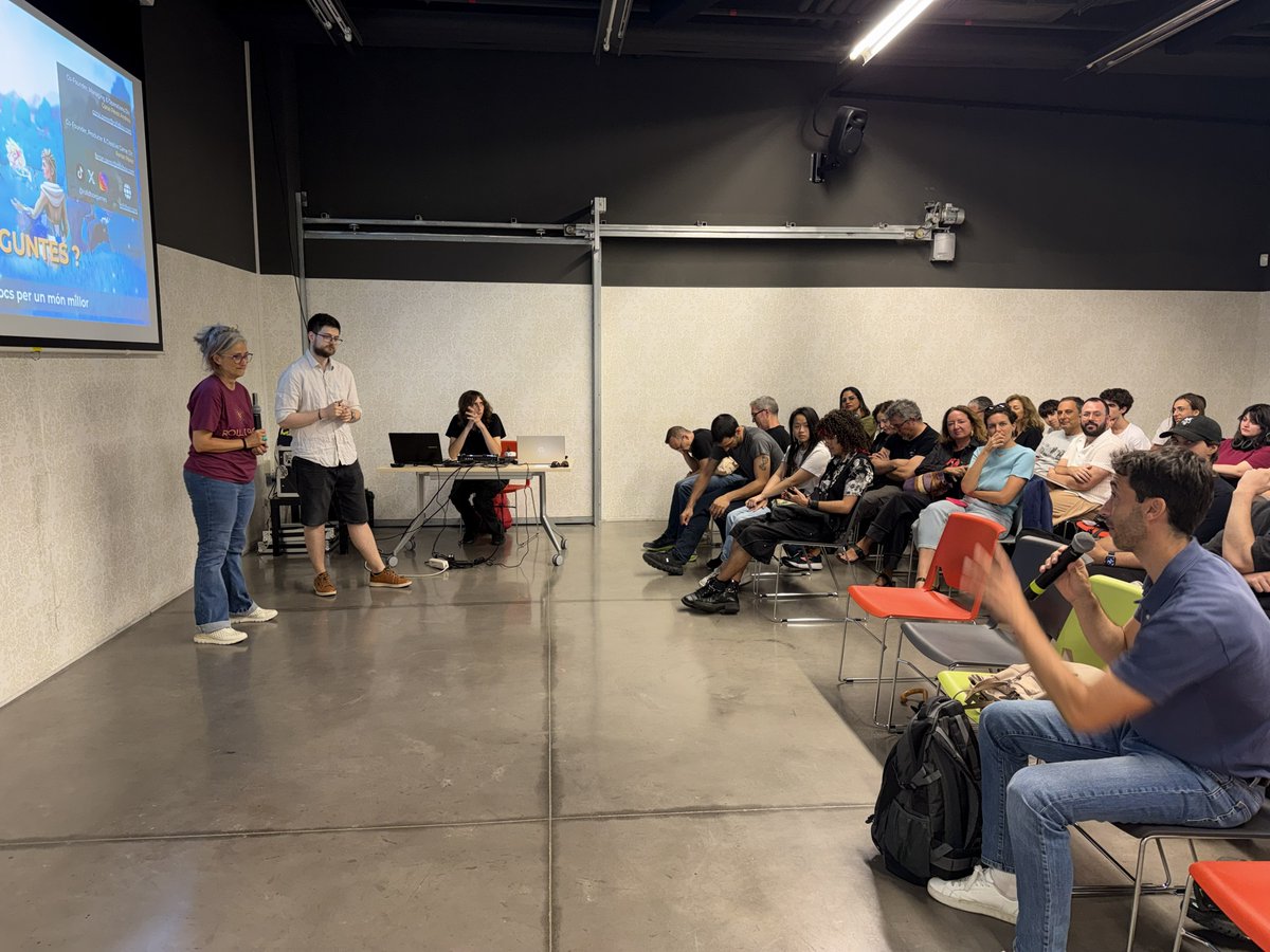 RolldBoxGames's tweet photo. Ahir, els nostres companys Conxi i Ferran van presentar Alex &amp; Arty a la 3a Trobada DeviCAT! 🎮

Ens va encantar compartir el projecte i veure com va connectar la idea de restauració i d’actuar també en el món real 🌱

Gràcies per convidar-nos! 🫶 https://t.co/UeUOXNdQXs