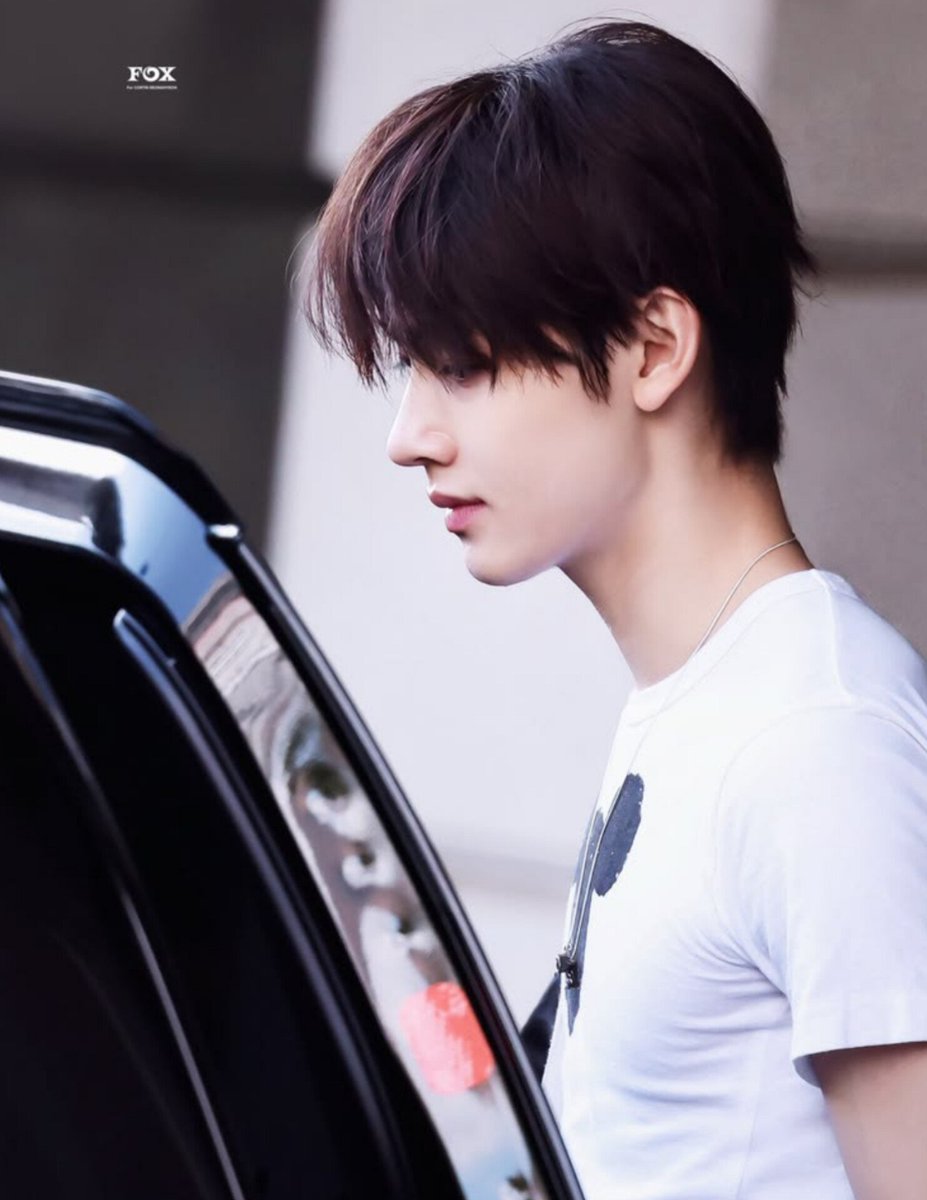 prettyyhyeon's tweet photo. when his nose enters the room before he does https://t.co/0E6O6FZIcr