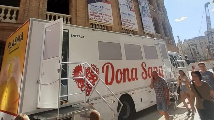 GVAdonasang's tweet photo. Dona sang a #València
📆Divendres #18setembre
📍Plaça de Bous (9:30-13:30h)
Cada dia els nostres hospitals necessiten sang. La teua generositat permet que els malalts puguen rebre el seu tractament.
#DonaSang #ComparteixVida 🩸 https://t.co/SuGHqRgwQZ