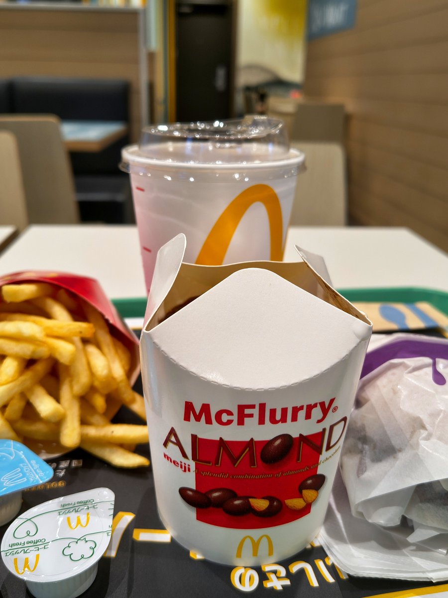 hiroshi984's tweet photo. 三万回来ているマックで初めてフルーリー食べた
ざくざくでおいしい😃 https://t.co/SE6QvTqpLS