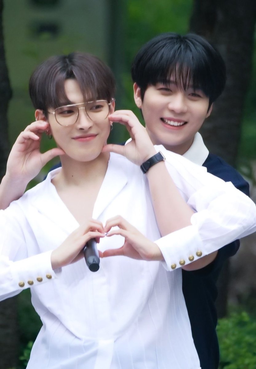 jonghoping's tweet photo. I love them so much https://t.co/NyVmd38v0x