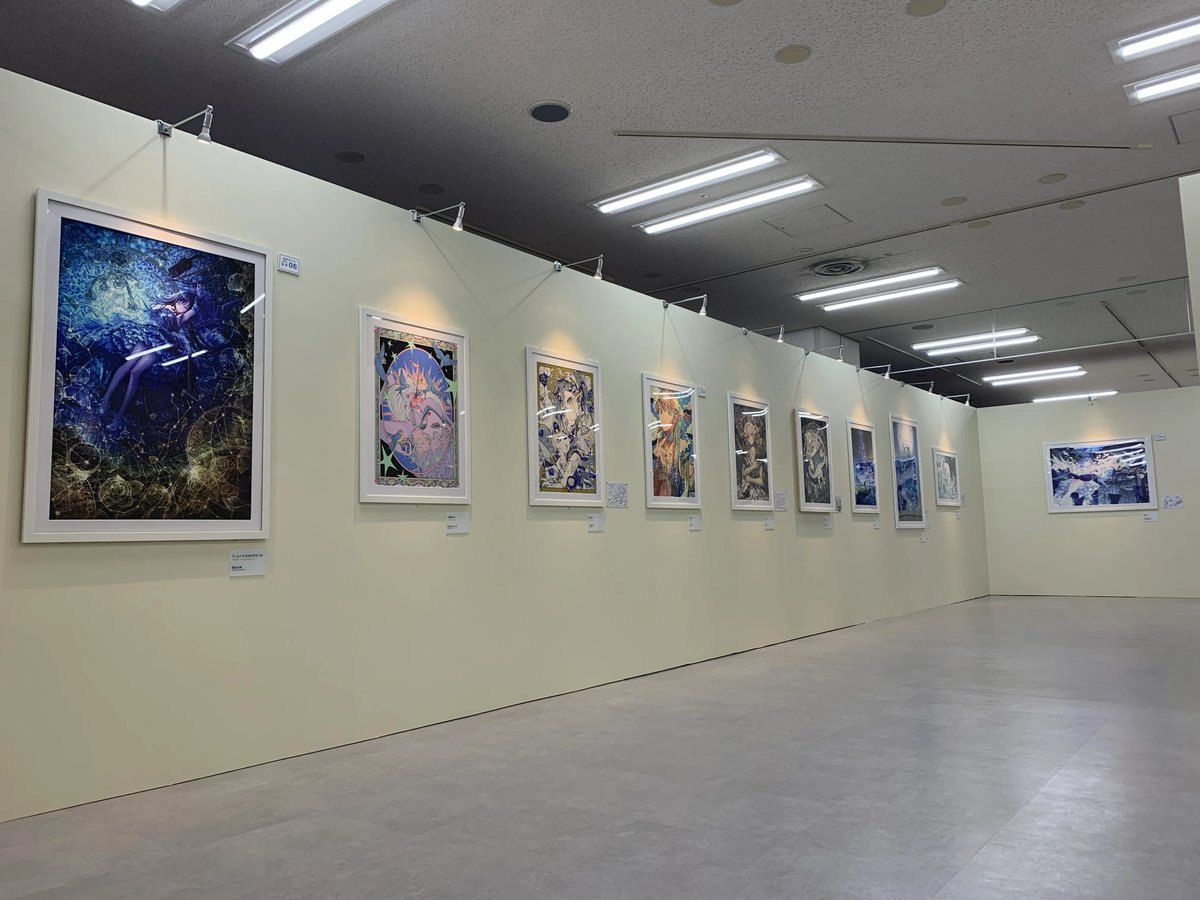 eshi_100_ninten's tweet photo. 「絵師100人展」スタッフです。「絵師100人展 16 大阪展」はいよいよ明日19日より大阪南港・ATC特設会場（ITM棟4階）にて開催です！本日設営中の会場より、中のようすを少しだけお届けします。明日からの皆さまのお越しを心よりお待ちしております！ #絵師100人展 https://t.co/29zUR3XBEk